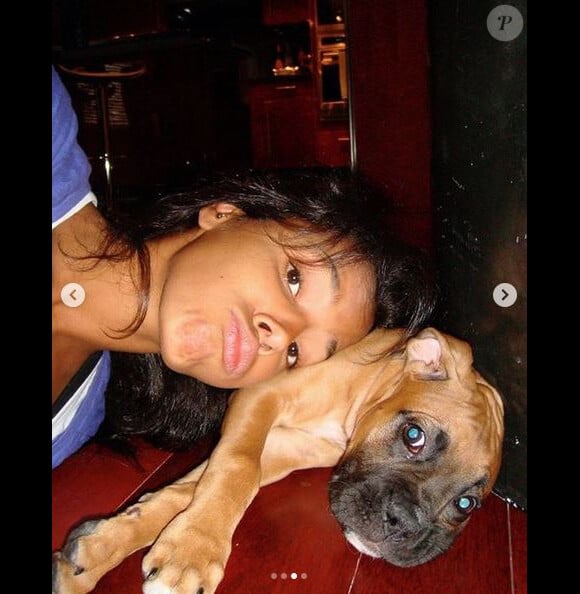Shy'm est en deuil. Elle a annoncé sur Instagram la mort de son bouledogue. Mars 2020.