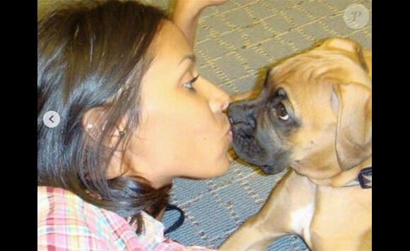 Shy'm est en deuil. Elle a annoncé sur Instagram la mort de son bouledogue. Mars 2020.
