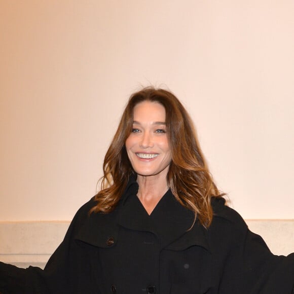 Carla Bruni-Sarkozy lors du photocall du dernier défilé de mode Haute-Couture printemps-été 2020 "Jean-Paul Gaultier" au théâtre du Châtelet à Paris, France, le 22 janvier 2020. © Veeren-Clovis/Bestimage