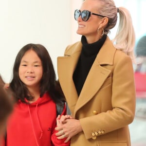 Exclusif - Laeticia Hallyday, sa fille Joy - Départ de Paris pour Laeticia Hallyday et ses filles pour rentrer à Los Angeles. Laeticia Hallyday et ses filles Jade et Joy sortent de chez P. Balland et se rendent à l'aéroport pour prendre un vol à destination de Los Angeles, le samedi 11 janvier 2020.