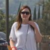 Amanda Bynes avec cicatrices le long de son bras droit pendant son shopping avec des amis à Los Angeles, Californie, Etats-Unis, le 17 mars 2017.