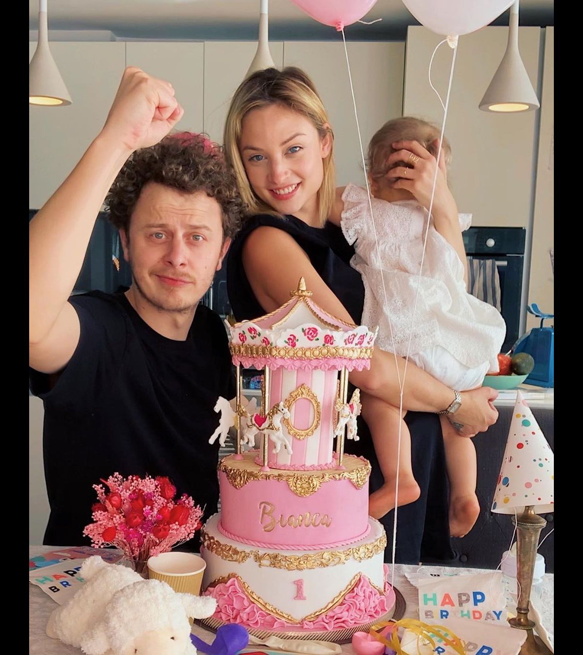 Norman Thavaud Rare Photo De Sa Fille Et Immense Gateau Pour Son Anniversaire Purepeople