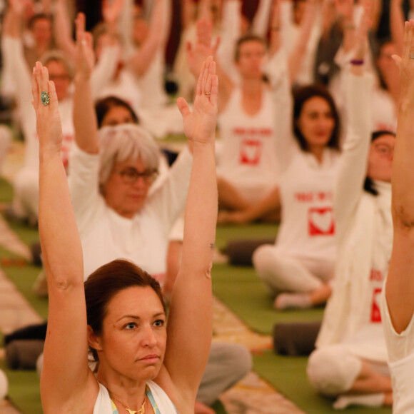 Exclusif - Natasha St-Pier - 5ème Opération "Yogis du Coeur" au profit de "Mécénat Chirurgie Cardiaque" à l'hôtel InterContinental Hotel Paris Le Grand à Paris le 18 novembre 2018. Après les célèbres " petits - déjeuners du coeur ", le Grand Hôtel renouvelle son engagement en proposant de participer au plus grand rassemblement de yoga solidaire dans un magnifique écrin classé au coeur de Paris : le Salon Opéra ! Le Tigre Yoga Club, partenaire de l'opération, propose aux convives de participer à un véritable voyage corporel de 2h alliant postures de yoga, méditation active, danse libre et gong. Une expérience nouvelle pour tous les adeptes de cette discipline. La séance était menée par Marion Sebih et Philippe Garnier, le maître du Gong.© CVS/Bestimage