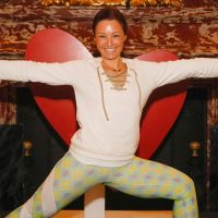 Natasha St-Pier : Dans toutes les positions pour du yoga spécial confinement
