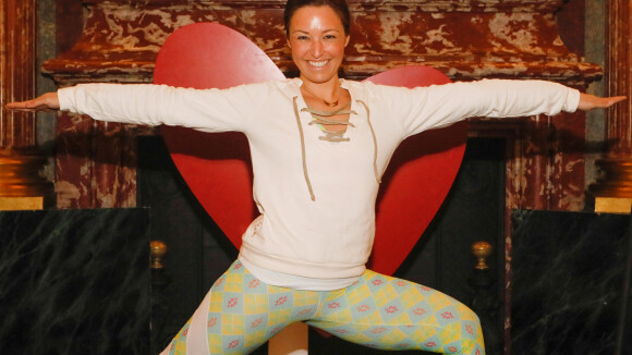 Natasha St-Pier : Dans toutes les positions pour du yoga spécial confinement