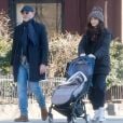 Exclusif - Daniel Craig et sa femme Rachel Weisz se baladent dans la rue à New York avec leur fille le 25 mars 2019.