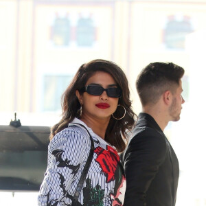 Exclusif - Nick Jonas et sa femme Priyanka Chopra quittent le restaurant Paper Moon avant de se rendre au centre Ceresio 7 à Milan le 15 février 2020.