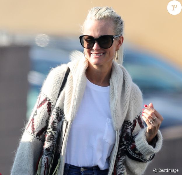 Exclusif - Laeticia Hallyday est allée faire des courses chez Trader Joe's tôt dans la matinée juste après avoir déposé ses filles au lycée à Los Angeles, le 13 janvier 2020.