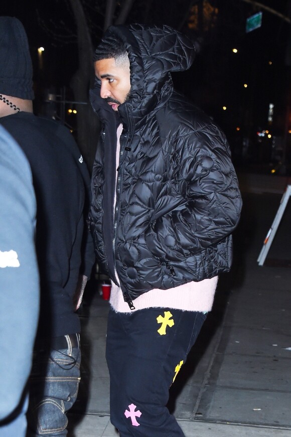 Drake à la sortie du club "Sister Lounge" à New York, le 17 janvier 2020.