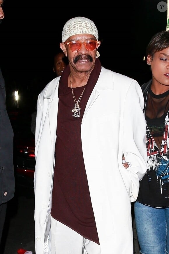 Dennis Graham (père de Drake) arrive dans la boîte de nuit Poppy à West Hollywood, le 30 octobre 2019.