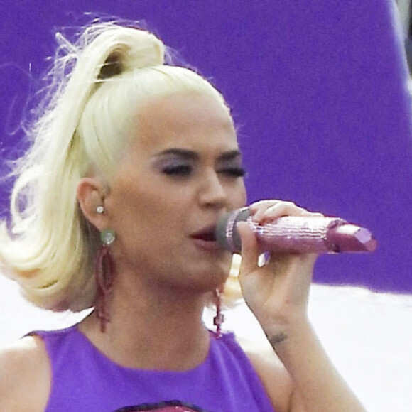 Katy Perry, enceinte, chante pour la finale de la "ICC Women T20 Cricket World Cup" à Melbourne, en Australie. Le 8 mars 2020. @Media-Mode / SplashNews/ABACAPRESS.COM