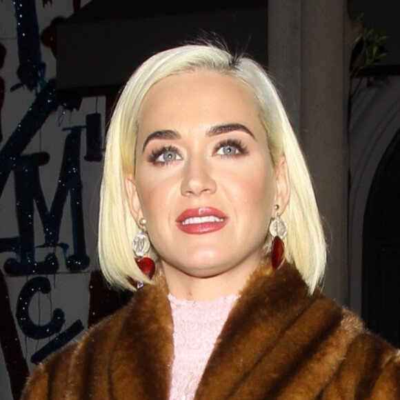 Katy Perry est allée dîner avec ses amies au restaurant Craig's le jour de la Saint-Valentin à West Hollywood, Los Angeles, le 14 février 2020.