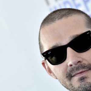 Shia LaBeouf au photocall de la soirée de la 35ème édition des Film Independant Spirit Awards à Los Angeles le 8 février 2020.