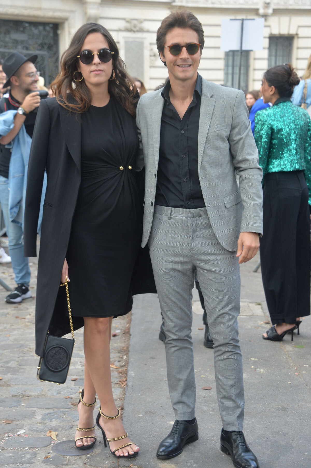 5516033-anouchka-delon-enceinte-et-son-compagnon-1200x0-1.jpg