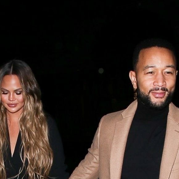 Chrissy Teigen et son mari John Legend sont allés diner en amoureux au restaurant Madeo dans le quartier de Beverly Hills à Los Angeles, le 27 février 2020