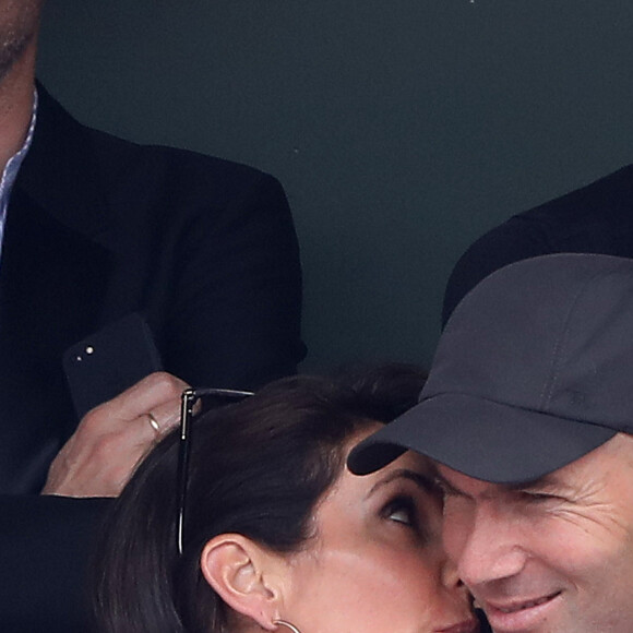 Zinédine Zidane et sa femme Véronique dans les tribunes des Internationaux de France de Tennis de Roland Garros à Paris, le 10 juin 2018. © Dominique Jacovides - Cyril Moreau/Bestimage