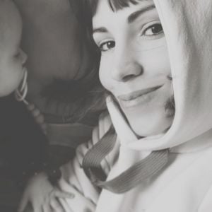 Alexandra Rosenfeld et sa fille, en mode sieste, sur Instagram, le 3 avril 2020.