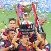 Xavi Hernandez et les joueurs célèbrent leur victoire en famille du match de football La Liga contre Deportivo Coruna à Barcelone. Le 23 mai 2015.