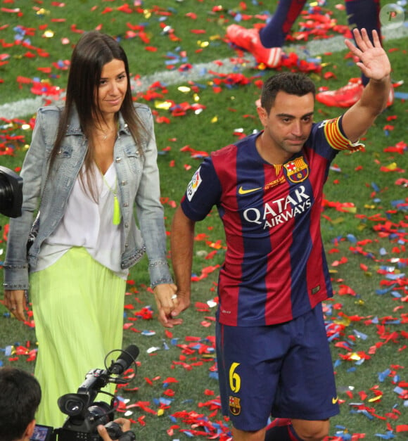 Xavi Hernandez et sa femme Nuria Cunillera - Les joueurs célèbrent leur victoire en famille du match de football La Liga contre Deportivo Coruna à Barcelone. Xavi Hernandez, capitaine du FC Barcelone, a annoncé son départ à la fin de la saison. Le 23 mai 2015