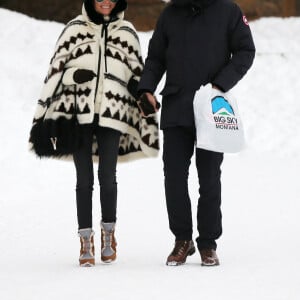 Exclusif - Laeticia Hallyday et son compagnon Pascal Balland lors d'une journée au ski à la station "Big Sky" dans le Montana avec leurs filles respectives, le 16 février 2020.