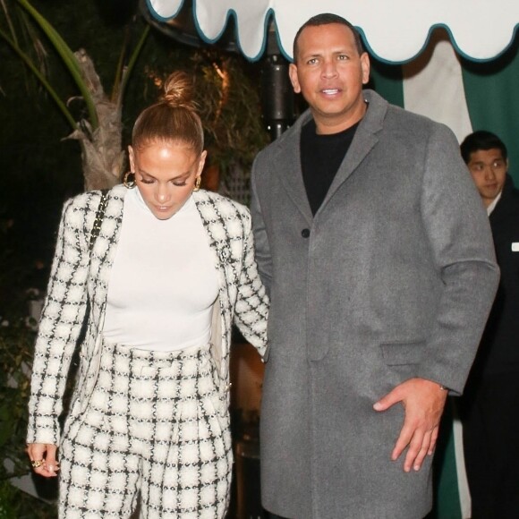 Jennifer Lopez, et son fiancé Alex Rodriguez vont dîner chez San Vicente Bungalows à West Hollywood le 14 mars 2020.