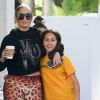 Exclusif - Jennifer Lopez à la sortie d'une boulangerie avec sa fille Emme après une séance de sport en préparation du Super Bowl 2020 à Miami. Jennifer porte un legging léopard! Le 20 janvier 2020