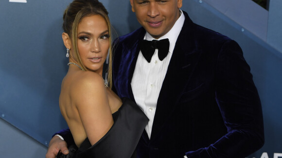 Jennifer Lopez : Son mariage avec Alex Rodriguez reporté, elle explique pourquoi