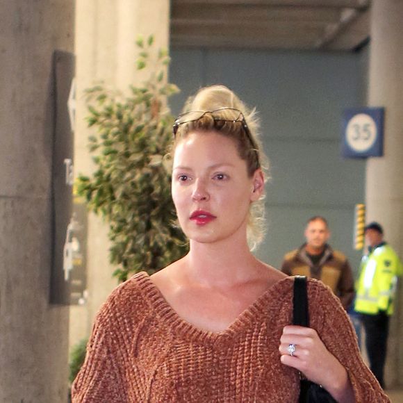 Exclusif - Katherine Heigl arrive à l'aéroport de Toronto le 23 octobre 2018.