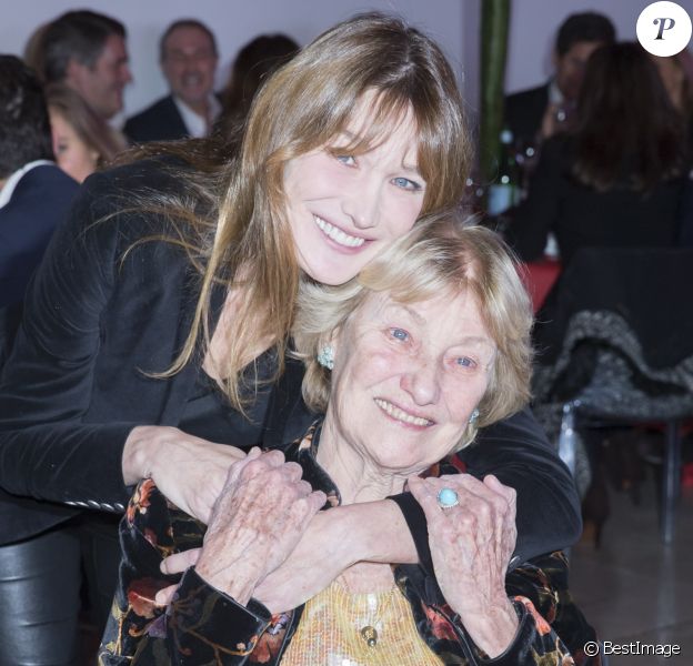 Carla Bruni et sa mère Marisa Borini - Dîner LINK pour les 30 ans de AIDES au Palais d'Iéna à Paris le 8 décembre 2014.