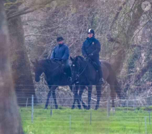 Le prince Andrew, duc d'York, fait une promenade à cheval dans le parc du château de Windsor lors de l'épidémie de Coronavirus (Covid-19) le 21 mars 2020.