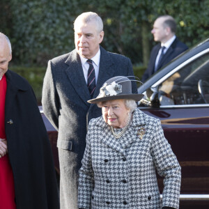 Le prince Andrew avec la reine Elizabeth II à Sandringham le 19 janvier 2020 pour la messe dominicale en l'église St Mary.