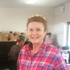 Sarah Ferguson montrant des cupcakes généreusement offerts pour les personnels soignants en pleine crise du coronavirus, photo Instagram avril 2020.