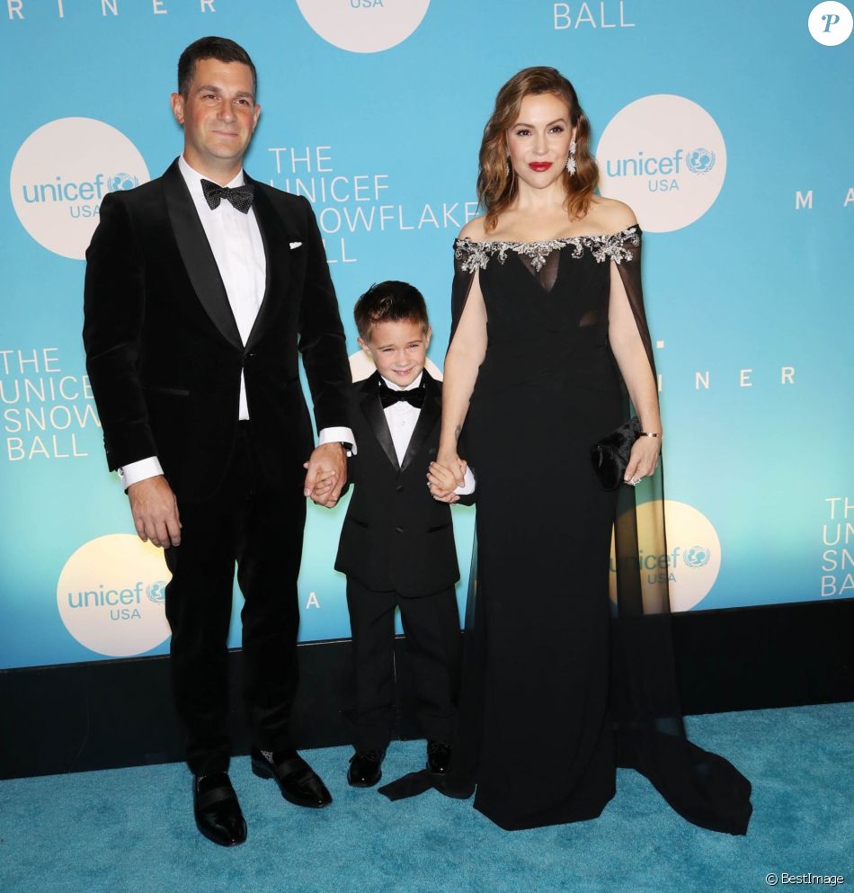 Alyssa Milano Et Son Mari Alyssa Milano, son mari Dave Bugliari et leur fils Milo à la soirée Unicef  USA Snowfake Ball à New York le 27 novembre 2018. - Purepeople