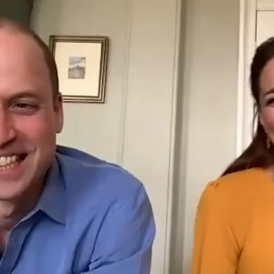 Le prince William et la duchesse Catherine de Cambridge lors d'une vidéoconférence avec le personnel d'une école de Burnley le 8 avril 2020.