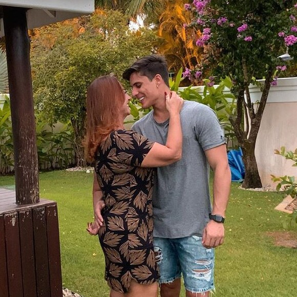 Nadine Gonçalves, la mère de Neymar, et son nouveau petit-ami Tiago Ramos sur Instagram, le 12 avril 2020.