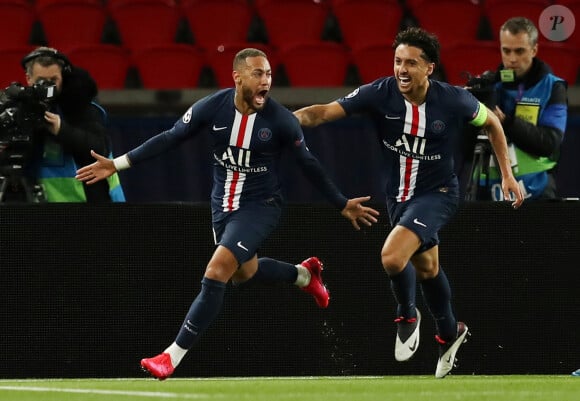 Neymar célèbre son but avec Marquinhos lors du 8ème de finale retour du match UEFA Ligue des Champions à huis clos (épidémie de coronavirus COVID-19) opposant le Paris-Saint-Germain (PSG) au BV 09 Borussia Dortmund au Parc des Princes à Paris, France, le 11 mars 2020. Le PSG a gagné 2-0. © UEFA/Bestimage