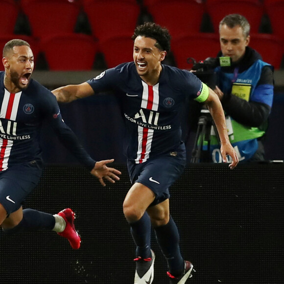 Neymar célèbre son but avec Marquinhos lors du 8ème de finale retour du match UEFA Ligue des Champions à huis clos (épidémie de coronavirus COVID-19) opposant le Paris-Saint-Germain (PSG) au BV 09 Borussia Dortmund au Parc des Princes à Paris, France, le 11 mars 2020. Le PSG a gagné 2-0. © UEFA/Bestimage