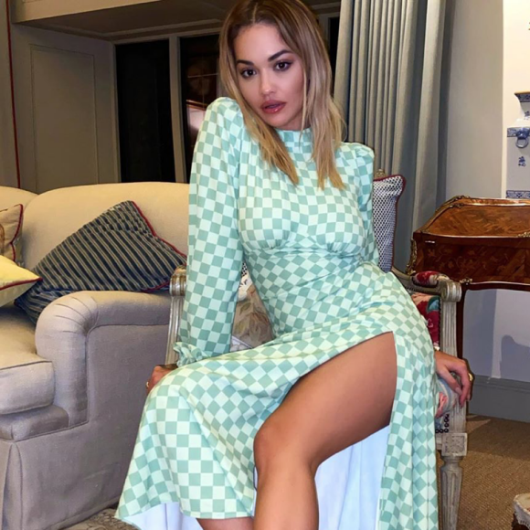 Rita Ora. Avril 2020.