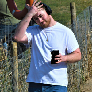 Exclusif - Sam Smith dans le parc Hampstead Heath, pendant le confinement à Londres, le 9 avril 2020.