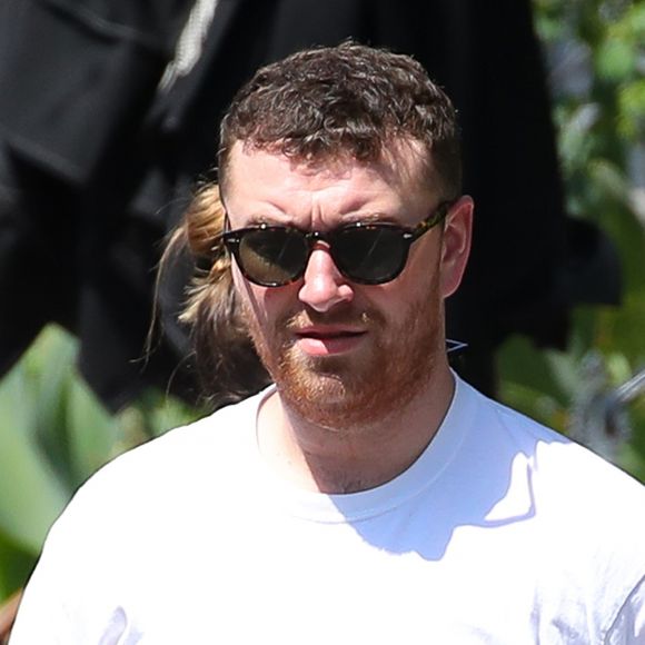 Exclusif - Sam Smith célèbre Mardi Gras avec ses amis à Sydney le 24 février 2020.