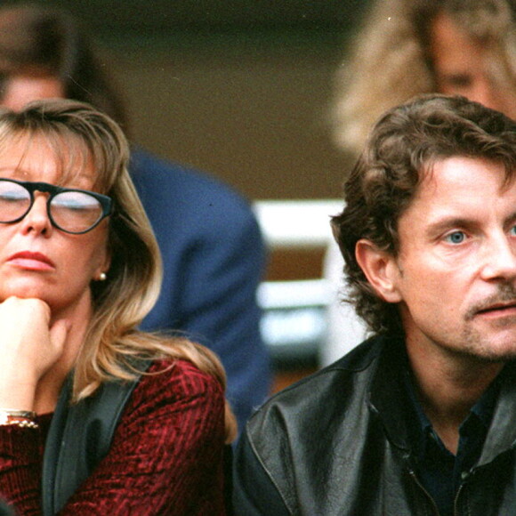Francis Cabrel et sa femme Mariette à un match de foot, en 1994