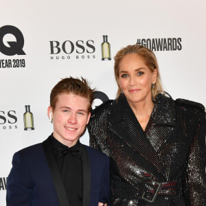 Sharon Stone et son fils Roan Joseph Bronstein au photocall de la soirée des "GQ Men of the Year Awards" à l'Opéra-Comique de Berlin, le 7 novembre 2019