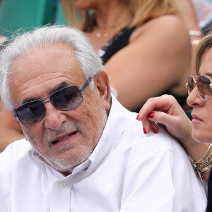 Dominique Strauss-Kahn (DSK) et sa compagne Myriam L'Aouffir dans les tribunes de Roland-Garros à Paris. Le 30 mai 2017.