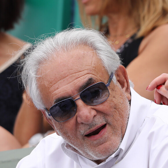 Dominique Strauss-Kahn (DSK) et Myriam L'Aouffir dans les tribunes de Roland-Garros à Paris. Le 30 mai 2017.