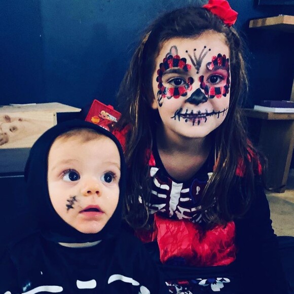 Léon et Capucine, les enfants de Laurent Ournac, déguisés pour Halloween, le 31 octobre 2019