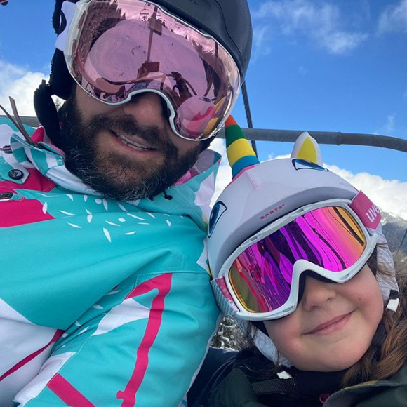 Laurent Ournac avec sa fille Capucine au ski - 18 février 2020, Instagram