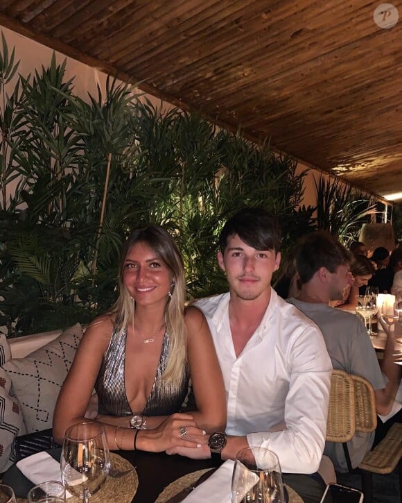 Dylan Deschamps, le fils unique de Didier Deschamps, avec sa compagne Mathilde à Saint-Tropez le 10 août 2019.