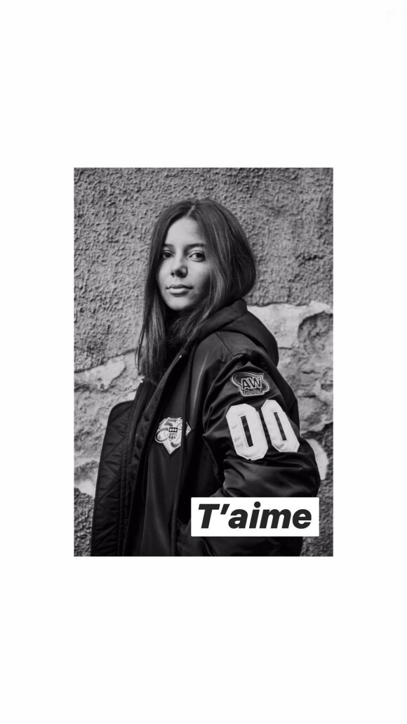 Alizée fête les 15 ans de sa fille Annily le 28 avril 2020 en publiant de nombreuses photos sur Instagram.