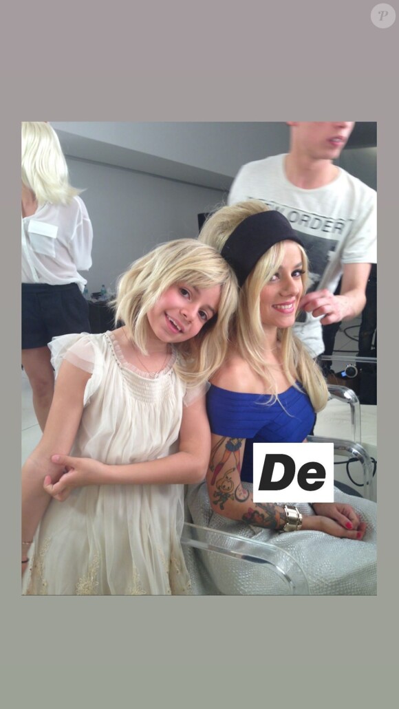 Alizée fête les 15 ans de sa fille Annily le 28 avril 2020 en publiant de nombreuses photos sur Instagram.