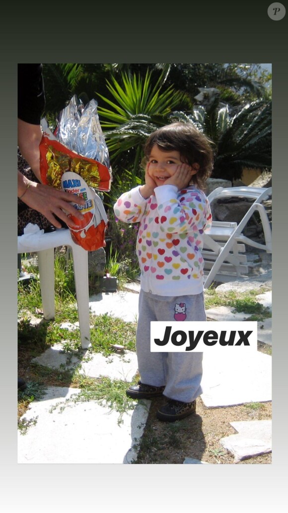 Alizée fête les 15 ans de sa fille Annily le 28 avril 2020 en publiant de nombreuses photos sur Instagram.